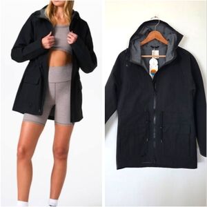 Vuori Pfeiffer Women's Rain Jacket Black Hooded NWT Zip-up Long Sleeve Winter
